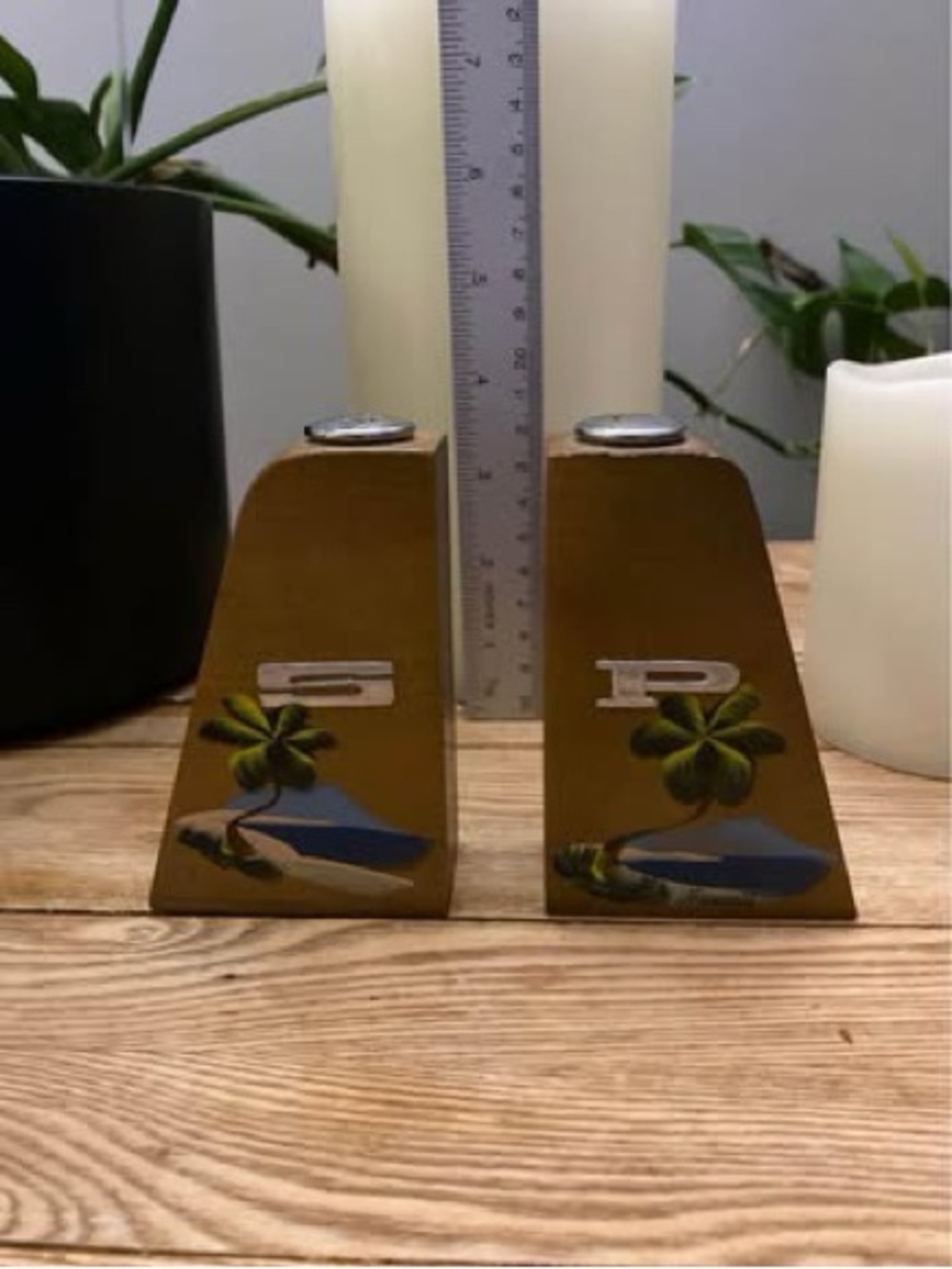 Vintage Mid-Century Wooden Hawaii Salt & Pepper Shakers - Hand Painted Palm Tree